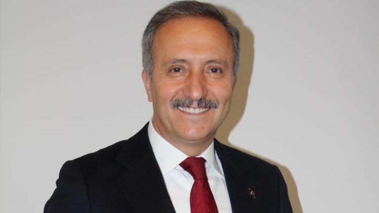 Aziz Yeniay Kimdir?