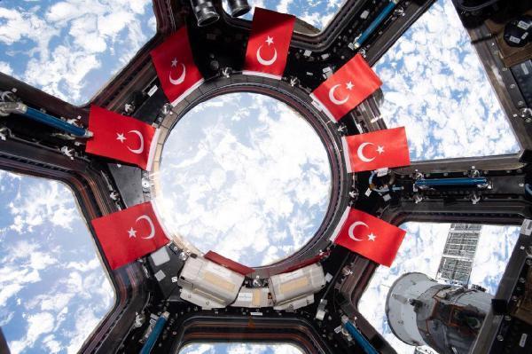 Alper Gezeravcı Dünya'ya Dönüyor: İlk Türk Astronotun Dönüşü