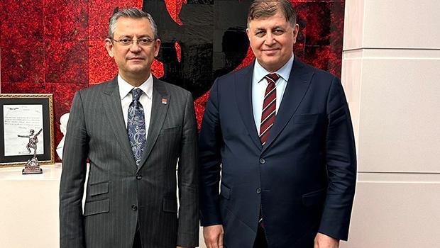 Cemil Tugay: İzmir Büyükşehir Belediye Başkan Adayı ve Tıp Uzmanı