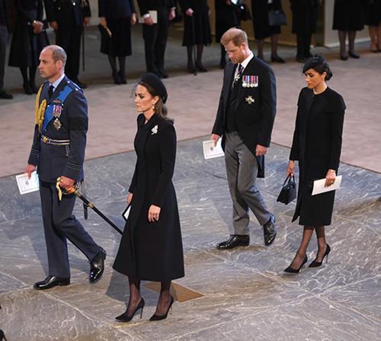 HARRY İLE KATE'İN MUZİP GÜLÜŞMELERİ AKILLARA GELDİ