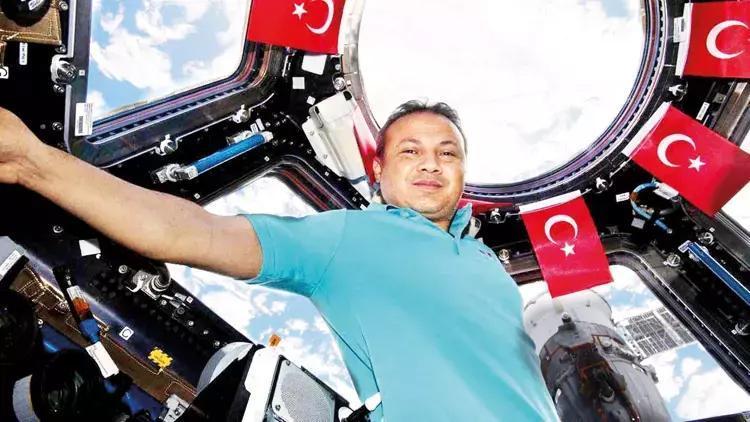 Türkiye’nin İlk Astronotu Alper Gezeravcı Uzayda