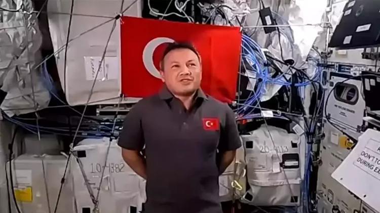 Türkiye’nin İlk Astronotu Alper Gezeravcı Uzayda