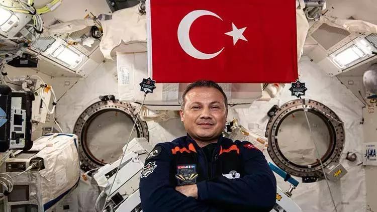 Türkiye’nin İlk Astronotu Alper Gezeravcı Uzayda