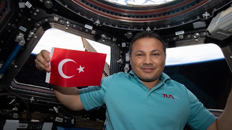 Türkiye’nin İlk Astronotu Alper Gezeravcı Uzayda